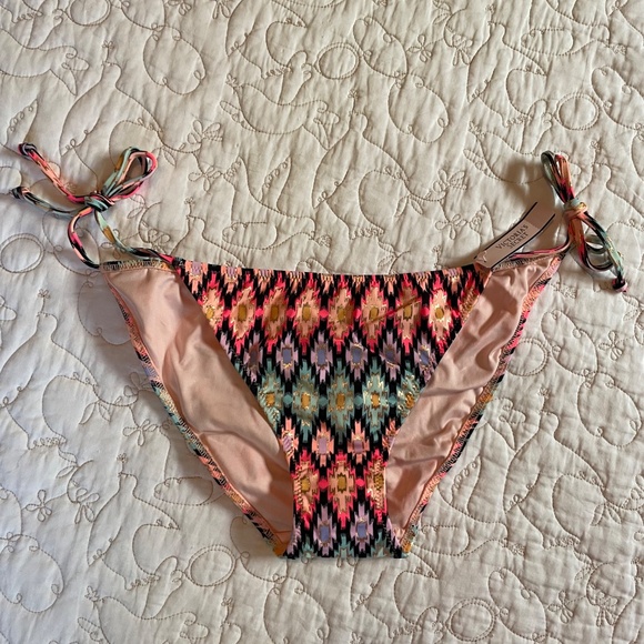 Victoria’s Secret bikini bottoms - lot of 2 - NWT - Picture 4 of 7